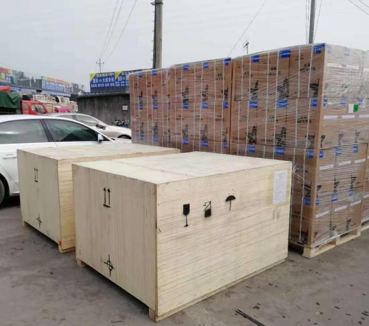 112.jpg 新疆油處理廠4臺(tái)精密濾油機(jī)交貨現(xiàn)場