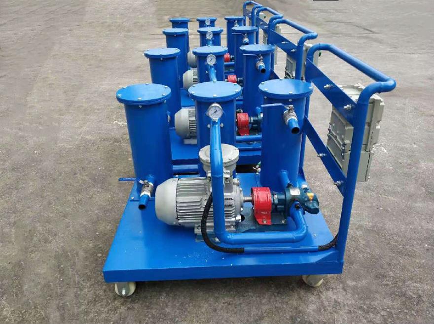 1.jpg 新疆油處理廠4臺(tái)精密濾油機(jī)交貨現(xiàn)場